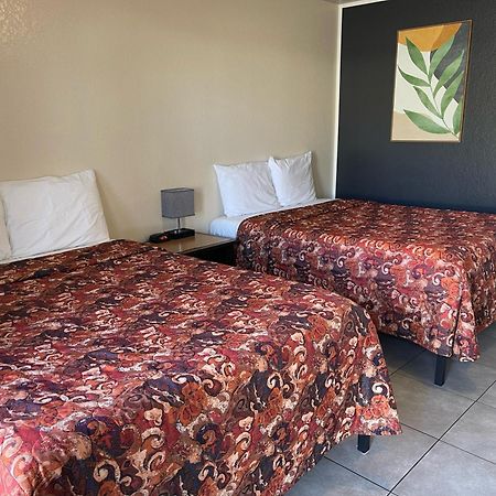 Soledad Motel 8 Buitenkant foto