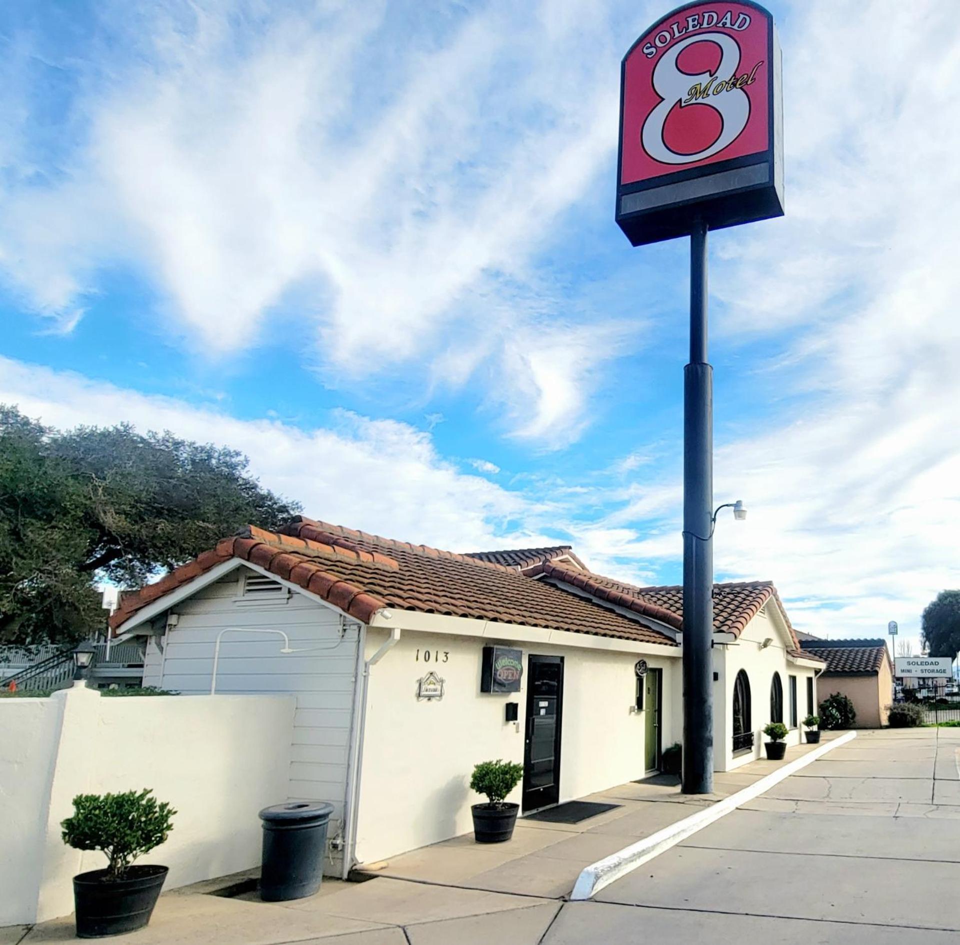Soledad Motel 8 Buitenkant foto