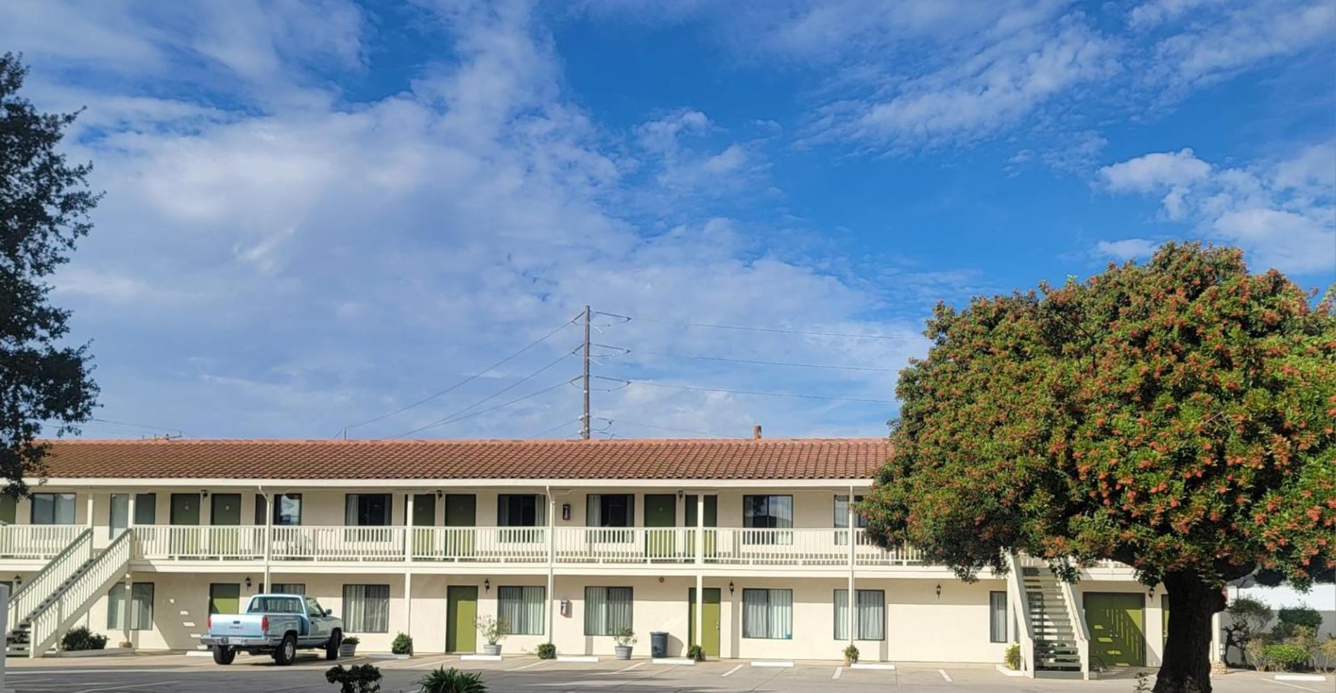 Soledad Motel 8 Buitenkant foto